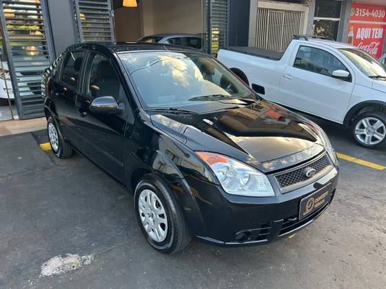 FORD FIESTA 1.6 MPI SEDAN 8V FLEX 4P MANUAL FORD FIESTA 1.6 MPI SEDAN 8V FLEX 4P MANUAL